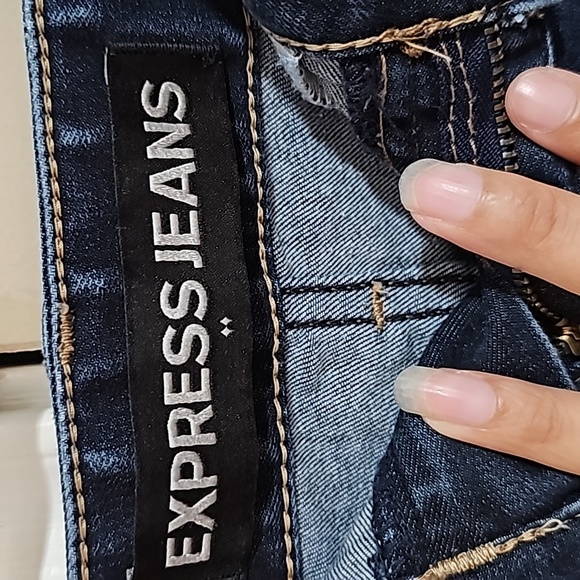 Express Shorts - Picture 3 of 5